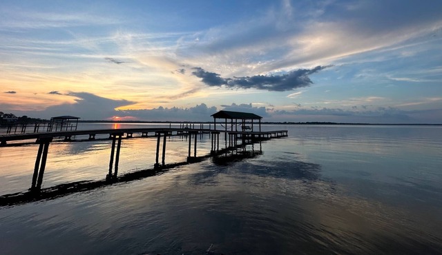 Paradise Beach Retreat ~ Tranquil, Terrific Waterfront Home on Perdido Bay, Fishing, Sleeps 9, Pets