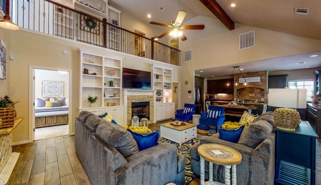 Patio Oasis w/Hot Tub! Lake Livingston Estate