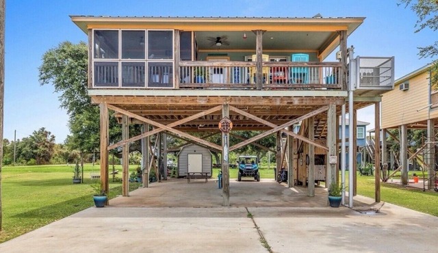 Peaceful 2-bedroom house with beach access