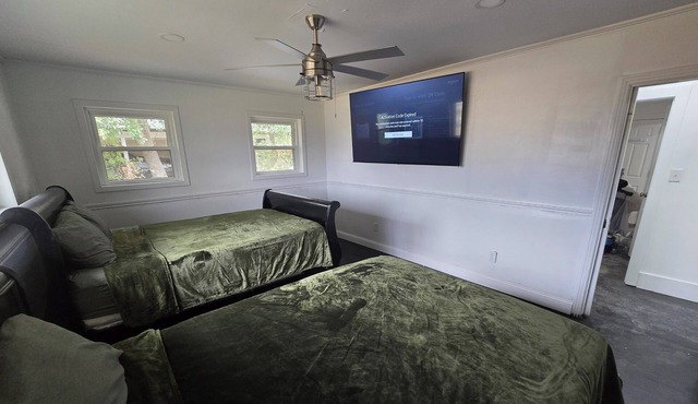 Peaceful 3-bedroom house with AC in charming Jennings