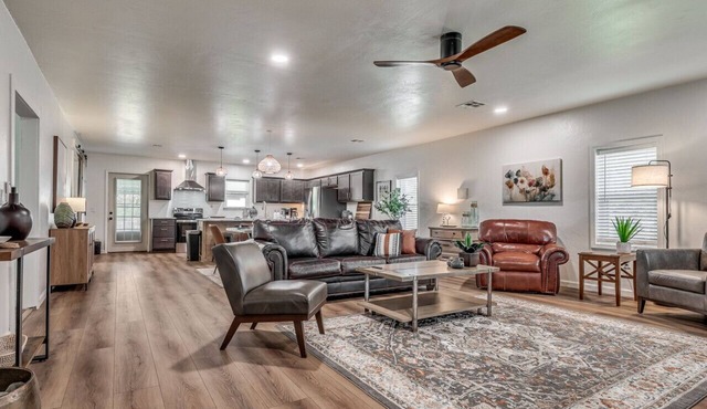 Peaceful Acre - Cozy house with beautiful backyard