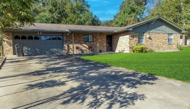Peaceful and centrally-located 3 bedroom 2 bath home in the heart of Lufkin, TX.