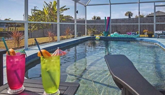 Peaceful Canal-Front Retreat Pool, Kayaks, Bikes & Sunrise Views