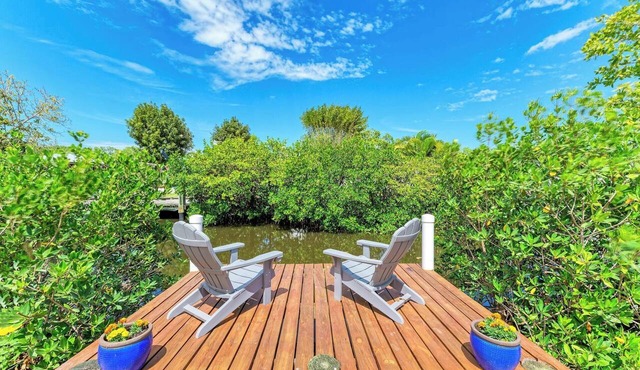 Peaceful Canal Home Sleeps 6 Near IMG & Beaches