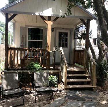 Peaceful Cottage Escape with Private Porch & Nature Views in Bacliff, Texas