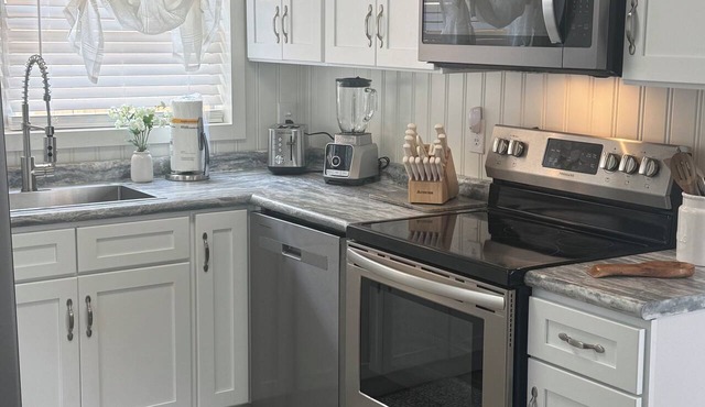 Peaceful Getaway in Grand Bay near Beaches, MS Gulf Coast, Downtown Mobile, AL!