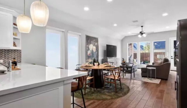 Peaceful Retreat Near Lake, Coffee & Trails
