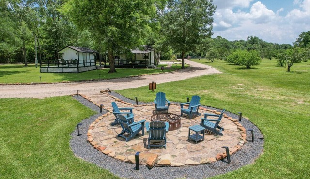 Peaceful Romantic Cottage with Fire Pit and Pond Near Lake Conroe