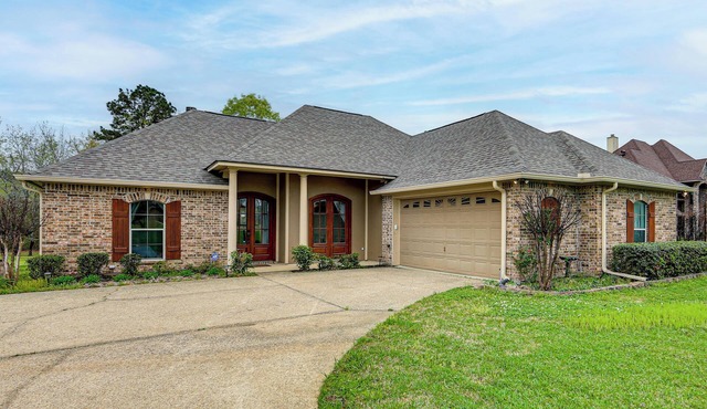 Peaceful Shreveport Retreat w/Deck + Yard!