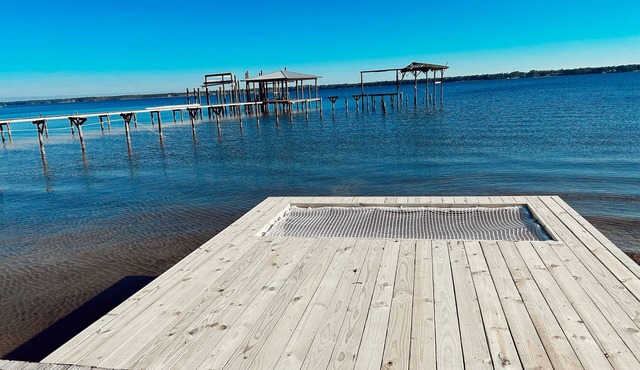 Peaceful waterfront getaway !!