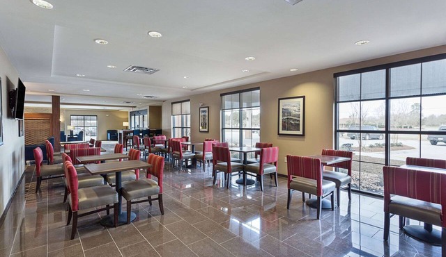 Pennant Hotel & Suites