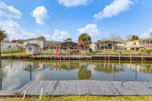 Pensacola Home w/Private Dock - 7 Mi to Beaches