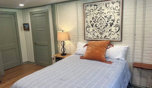 Perfect 1-bedroom studio on Fort Hill in the National Military Park.