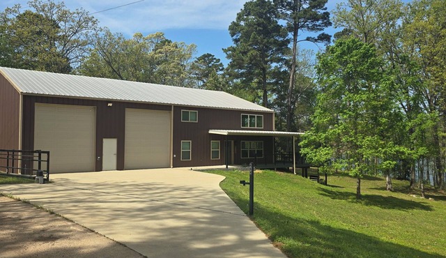 Perfect water front 3-bedroom house on beautiful Lake O' The Pines