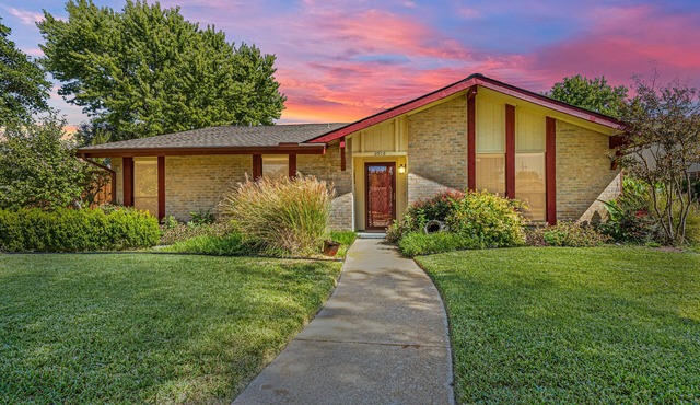 Pet-Friendly 3-bedroom w/Game Room and Hot Tub