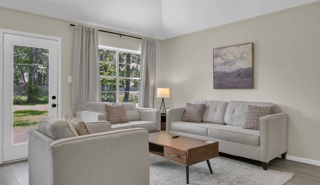 Pet-Friendly 3BR Near The Woodlands | Quiet Neighborhood | King Suite | Fenced Backyard