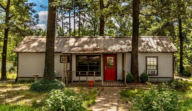 Pet-friendly campground cabin retreat w/shared pool, firepit, lake access