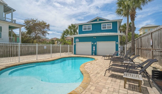 Pet Friendly Elevated Cottage-1 Block 2 Beach-Pool