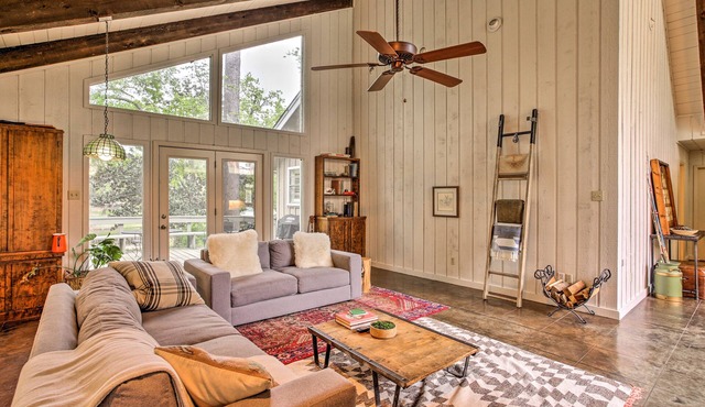 Pet-Friendly Lake Athens Home w/Fireplace!
