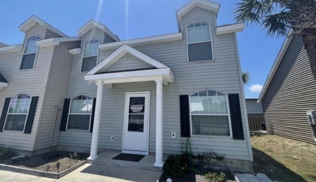 Pet Friendly Retreat w Pool & Close to Beach!
