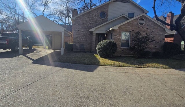 Phenomenal 2-bedroom townhome with AC in Arlington