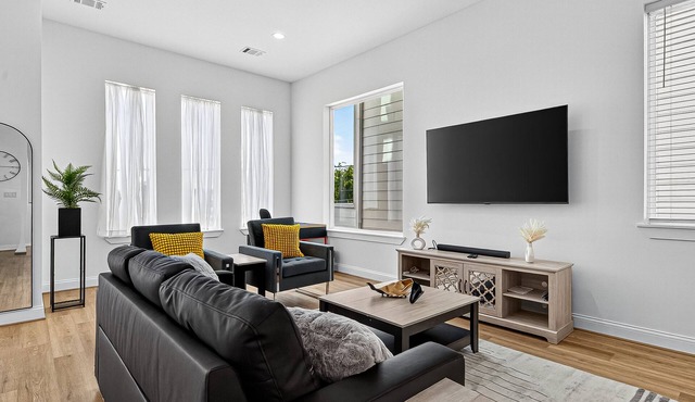Play, work, relax, repeat: a sleek 3Bd/3.5Ba retreat near Houston’s top hubs.”