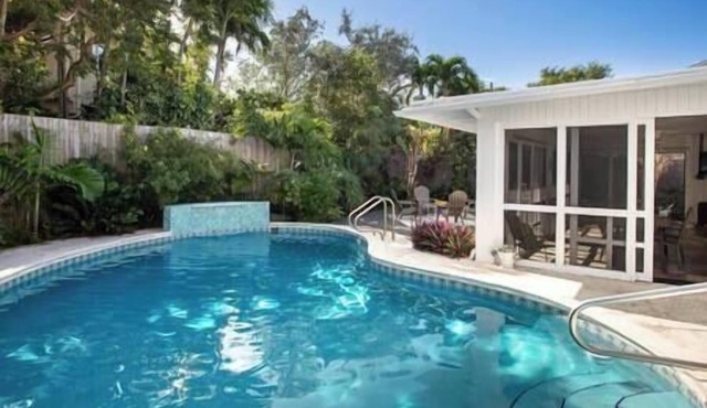 Plumeria Paradise, Your Tropical Retreat Close to the Beach