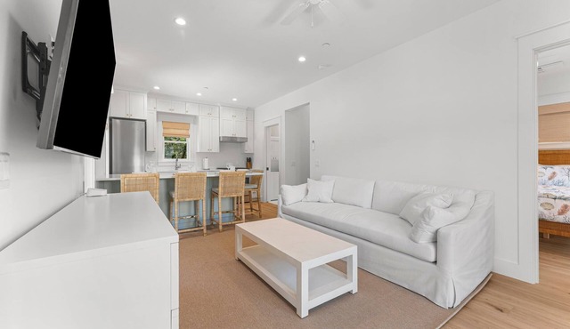 Point of View Carriage House - Close to Cabana Pool and North Barrett Square!
