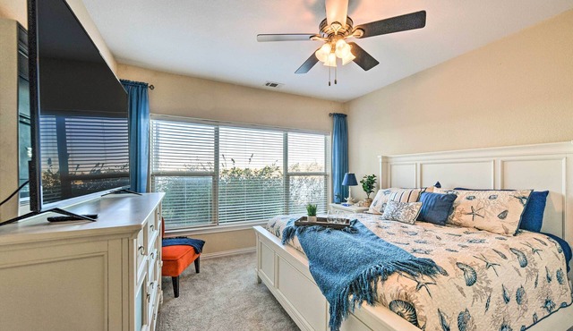 Pool Access + Views: Richland-Chambers Studio!