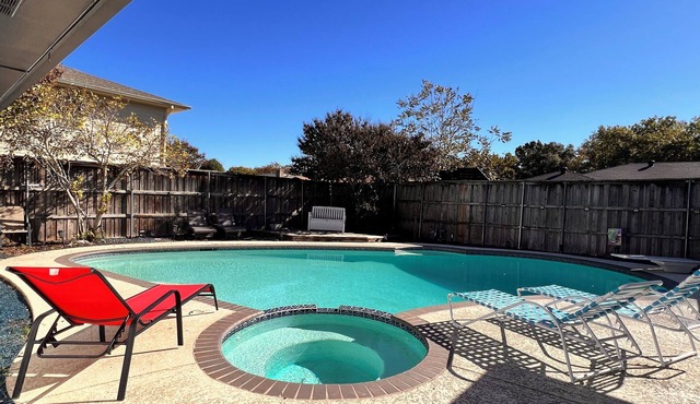 Pool, Heated spa, Sports court, BBQ