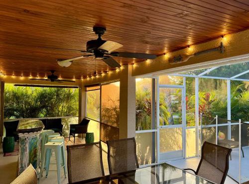 Pool Retreat & Minutes to Beach