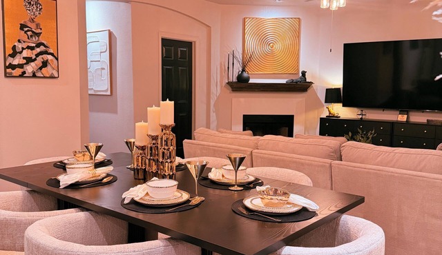 Premium 6BR Greenery Indoor Black & Gold Touch in Houston