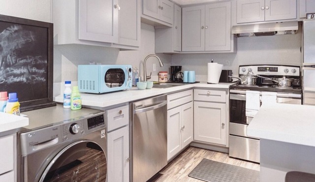 Premium styled 2BR apt with-in the Heights|Montrose in Houston