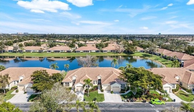 Prestigious Lexington Country Club minutes from Ft Myers Beach & Sanibel Island.