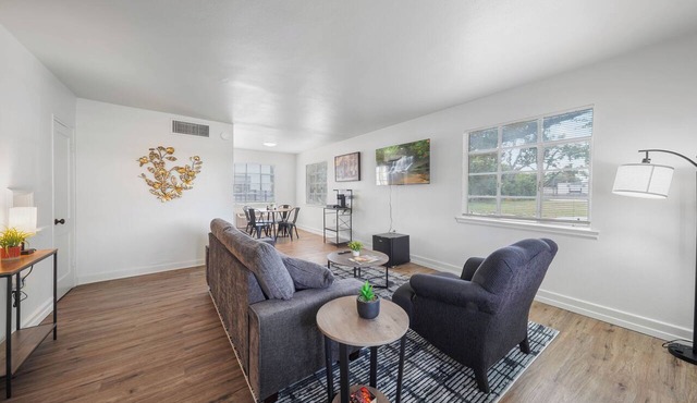 Prime 2BR – Midway Between LSU & Downtown BR!