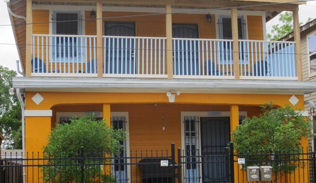 Private 3 bed/2 bath home 12 blocks from French Quarter, Jazz Fest, Super Dome