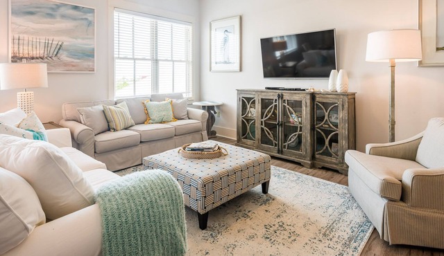 PRIVATE BEACH ACCESS, Sleeps 10