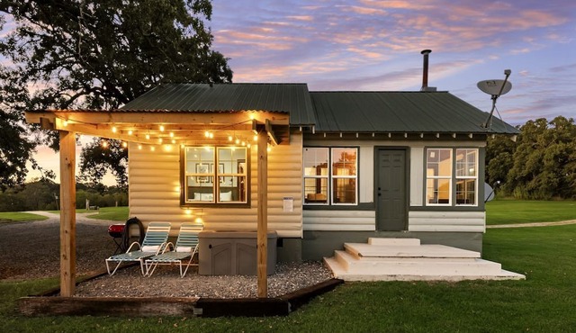 Private Cabin Getaway Surrounded by Nature in Madill, Oklahoma