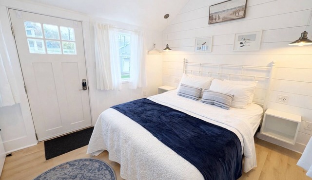 Private Coastal Bungalow, Peaceful Stay, Walk to the Beach, Dining & Shops! in Ogunquit