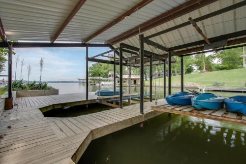 Private Dock! Fishing Paradise on Lake Wilson