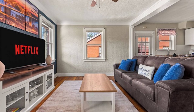 Private Duplex Sleeps 8 2 Full Units Near Midtown Pet Friendly in Memphis