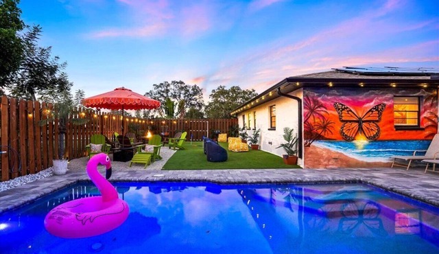 Private Family Retreat |Heated Pool | Mini Golf | Game Room | Near IMG | Beaches