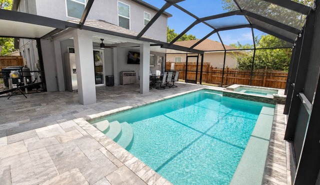Private Heated Pool + Spa Paradise Sleeps 9