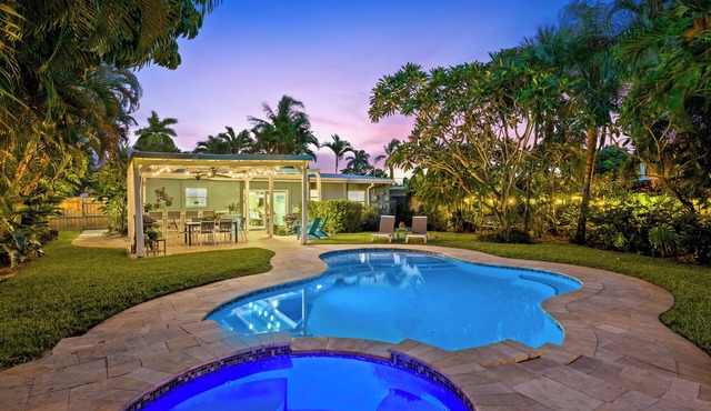 Private Heated Pool, Peaceful Hidden Gem Near Beaches, Shopping & Dining!