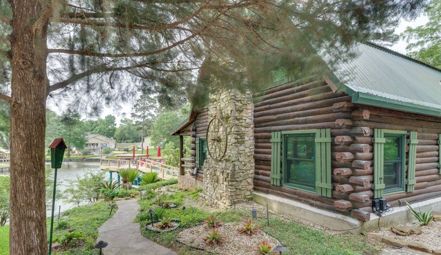 Private Hot Tub & Dock! Lakefront Log Cabin Oasis