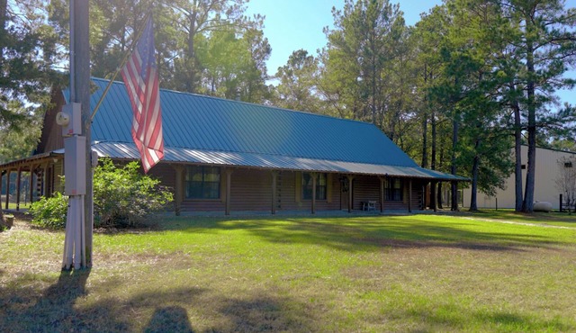 Private Indoor Pickleball Lodge - Sleeps 14, Gym, Firepit & Playground in Trinity