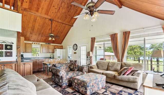 Private Lakefront Escape: Covered Patio, Fire Pit!
