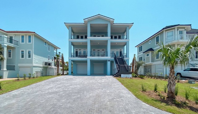 PRIVATE LUXURY HOUSE, COMMUNITY POOL, WATERFRONT ON LITTLE LAGOON!