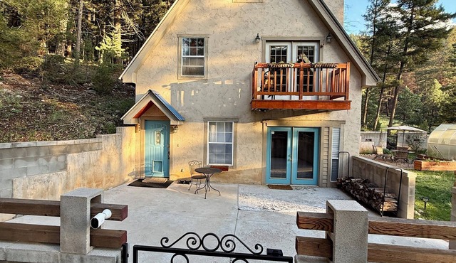 Private Mountain Cottage on n4 acres in the Lincoln National Forest in Cloudcroft