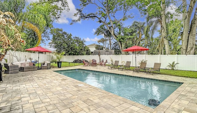 Private Pool, Games, Firepit Ultimate Tampa Fun House